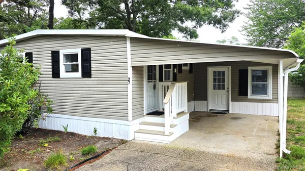 $179,000 | 525 Riverleigh Avenue, Unit 27 BIRCH, Riverhead, NY 11901