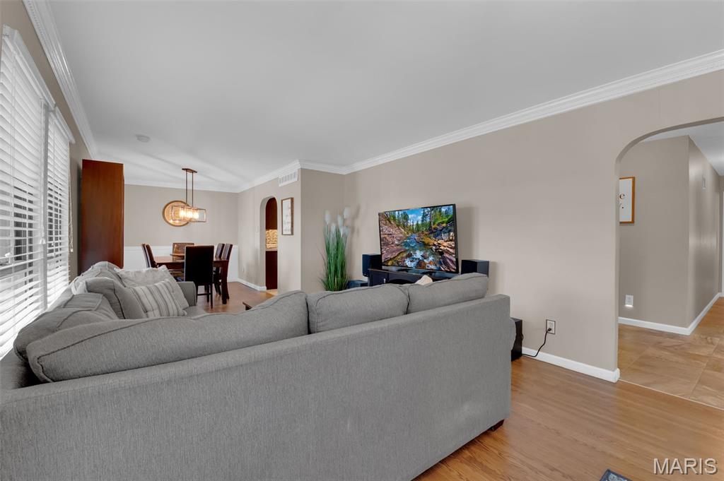 9 Treecrest Court Fenton, MO 63026 - Photo 2 of 46