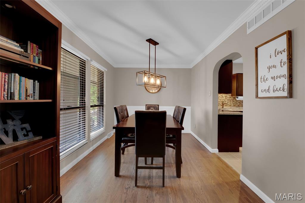 9 Treecrest Court Fenton, MO 63026 - Photo 4 of 46