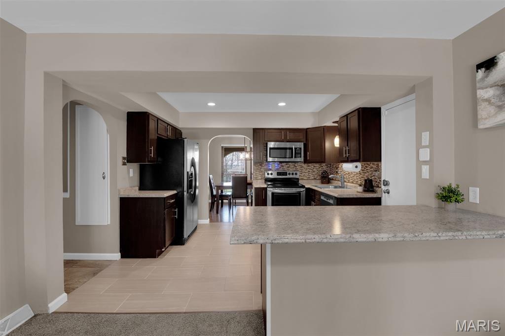 9 Treecrest Court Fenton, MO 63026 - Photo 8 of 46