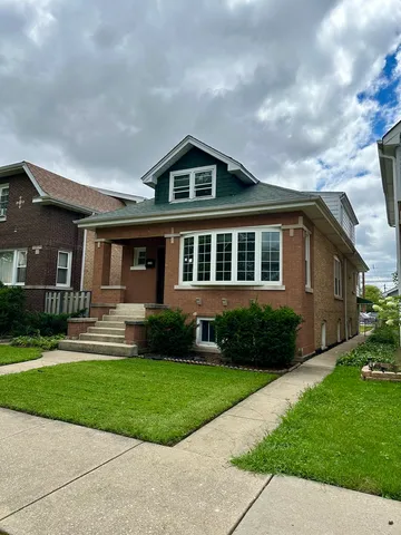 $299,900 | 5435 West Melrose Street, Chicago, IL 60641
