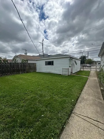 $299,900 | 5435 West Melrose Street, Chicago, IL 60641