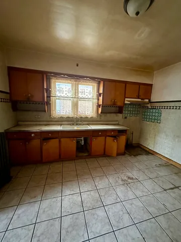 $299,900 | 5435 West Melrose Street, Chicago, IL 60641