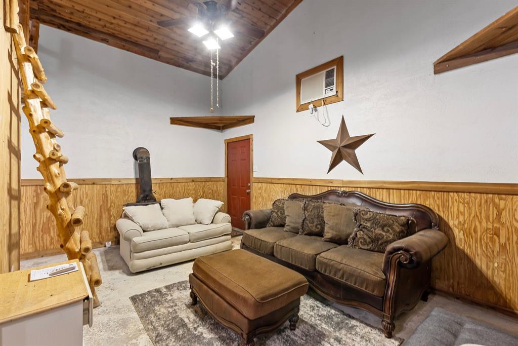690 County Road Paris, TX 75462 - Photo 28 of 40 a living room with furniture and a couch