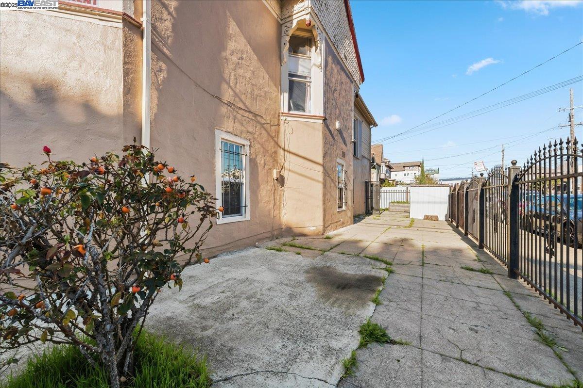 856 21st Street Oakland, CA 94607 - Photo 33 of 58