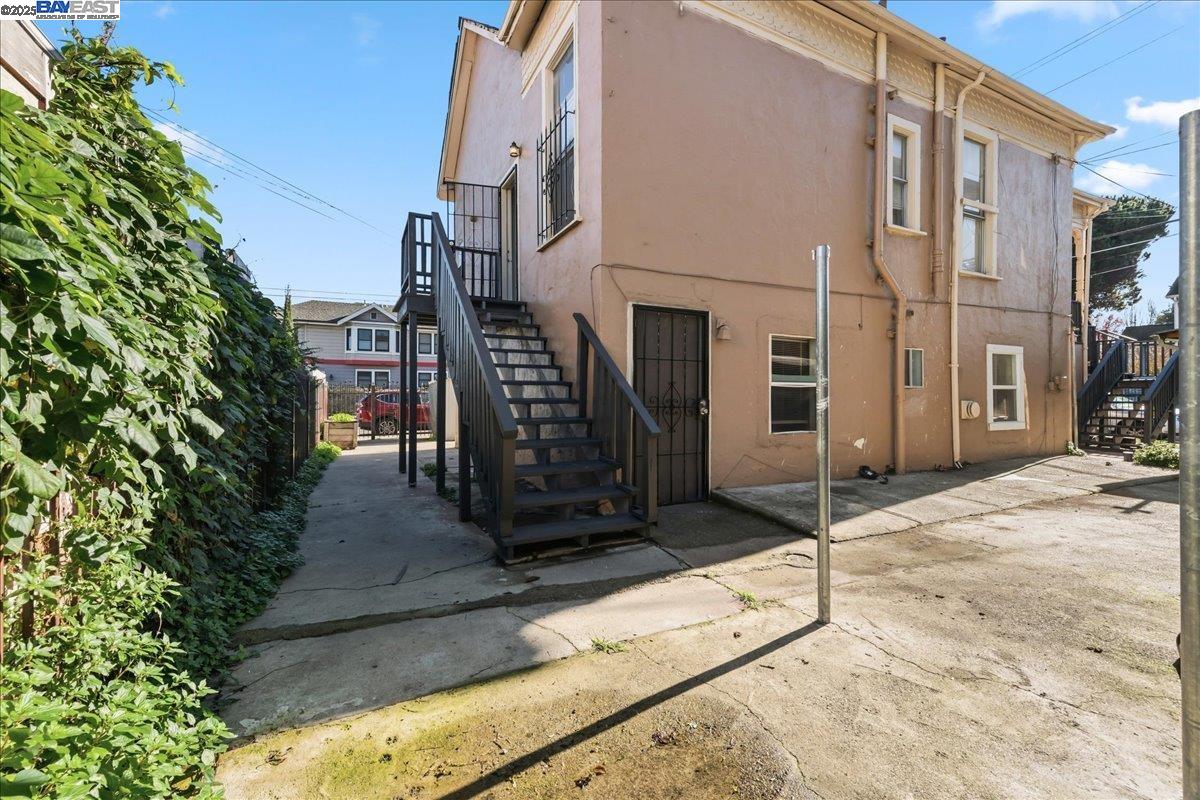 856 21st Street Oakland, CA 94607 - Photo 35 of 58