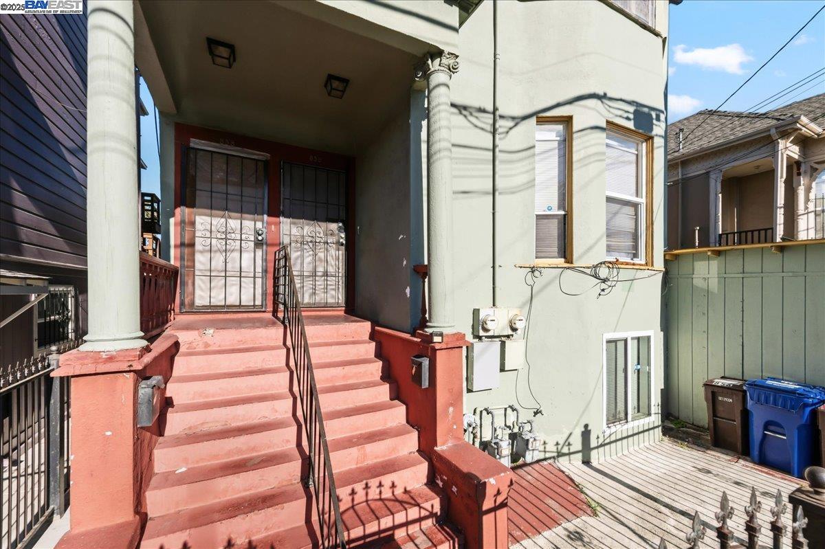 856 21st Street Oakland, CA 94607 - Photo 36 of 58 856 has tenant in unit and 858 has tenant in unit and both are month to month.