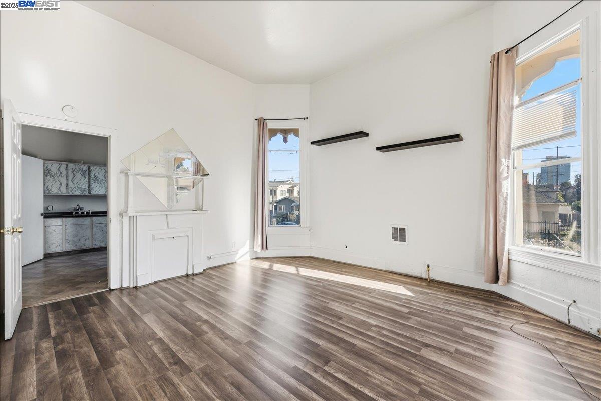 856 21st Street Oakland, CA 94607 - Photo 7 of 58