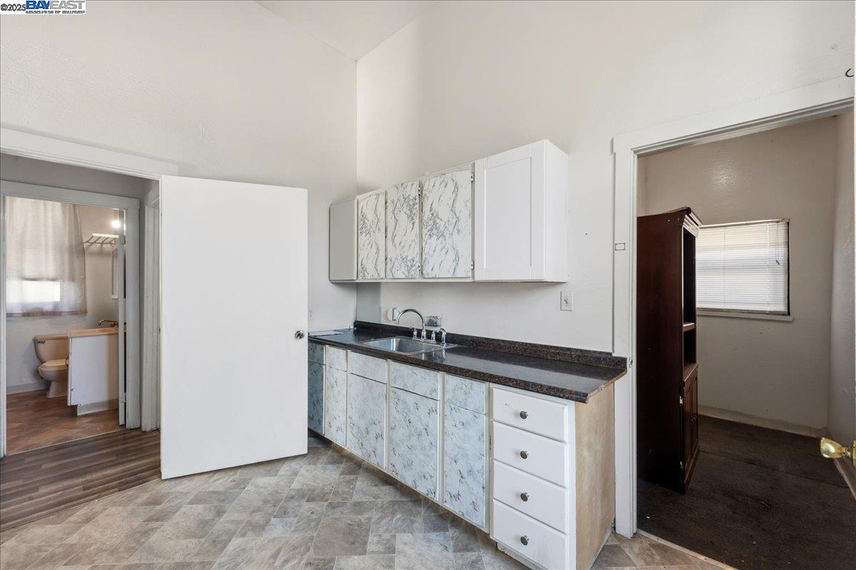 856 21st Street Oakland, CA 94607 - Photo 9 of 58