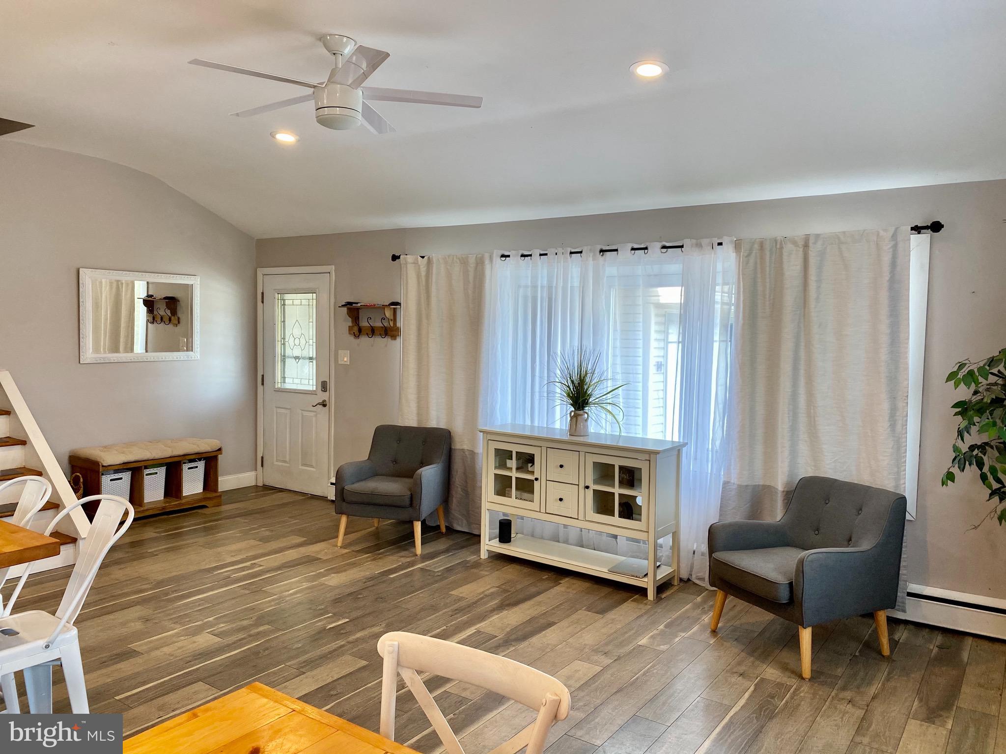 14 Meadowlark Road Stratford, NJ 08084 - Photo 2 of 14 Living Room