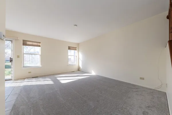 $2,500 | 260 East Fabish Drive, Buffalo Grove, IL 60089