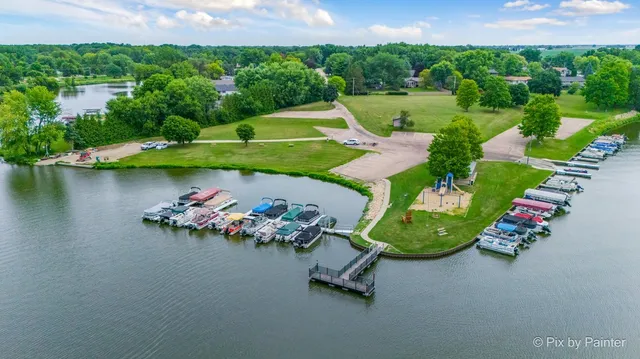 $49,900 | 876 Holiday Drive, Sandwich, IL 60548