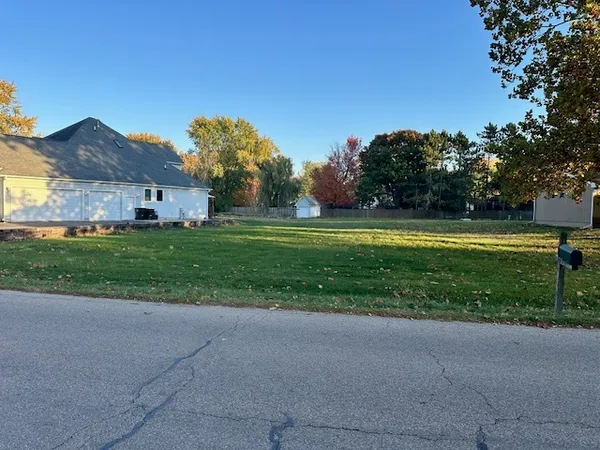$44,900 | 876 Holiday Drive, Lake Holiday, IL 60548