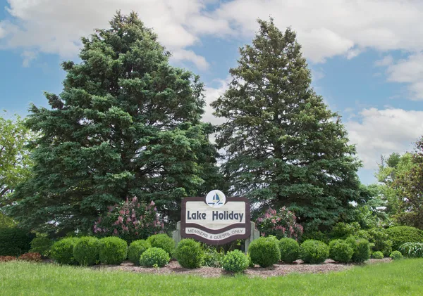 $44,900 | 876 Holiday Drive, Lake Holiday, IL 60548