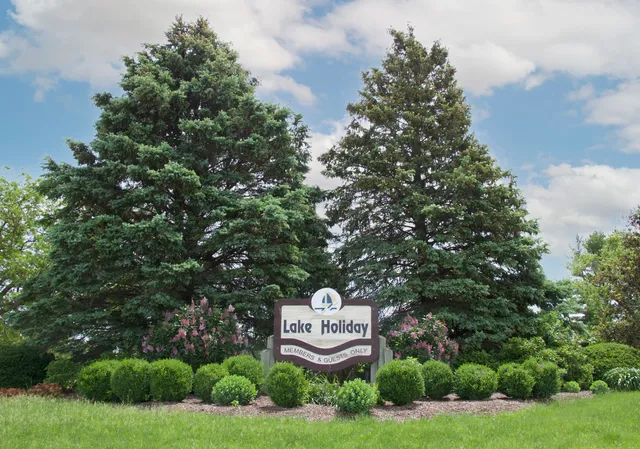 $49,900 | 876 Holiday Drive, Sandwich, IL 60548