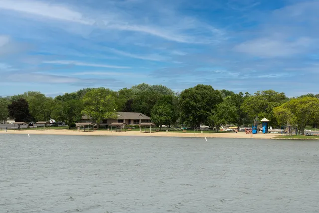 $49,900 | 876 Holiday Drive, Sandwich, IL 60548