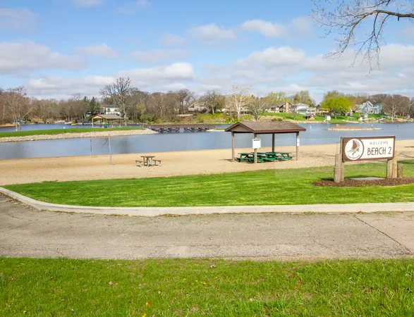 $44,900 | 876 Holiday Drive, Lake Holiday, IL 60548