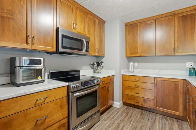 $230,000 | 10401 Cedar Lake Road, Unit 201, Minnetonka, MN 55305