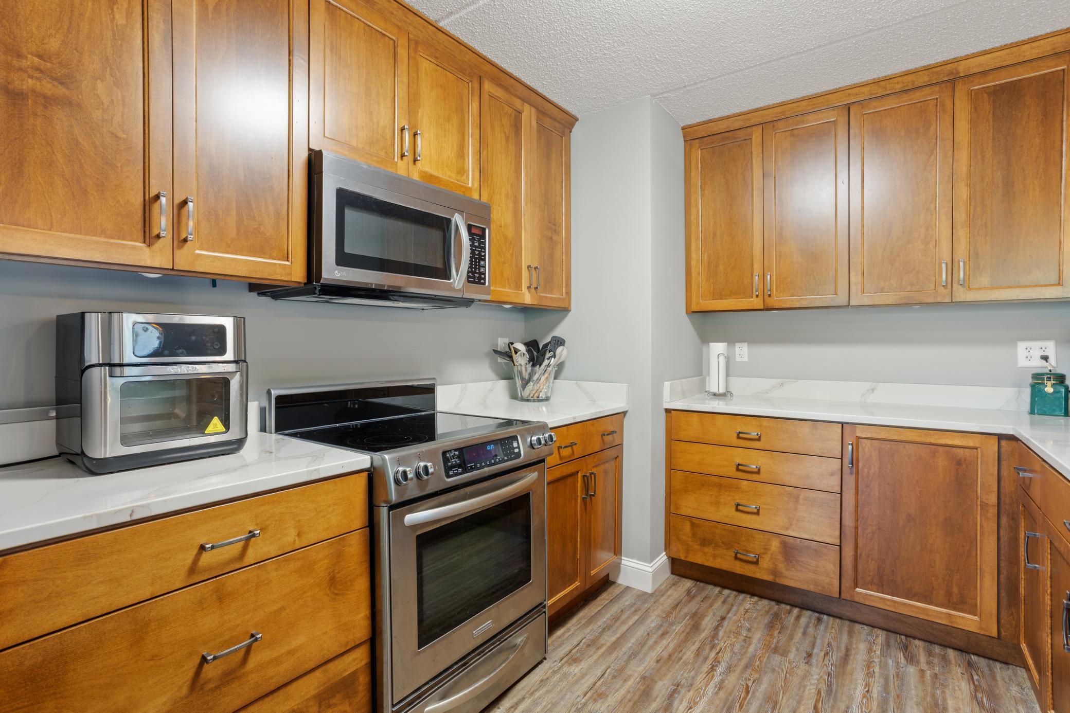 10401 Cedar Lake Road, Unit 201 Minnetonka, MN 55305 - Photo 4 of 36