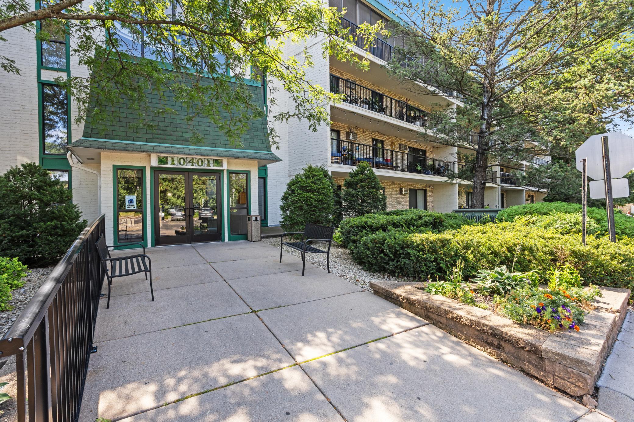 10401 Cedar Lake Road, Unit 201 Minnetonka, MN 55305 - Photo 5 of 36