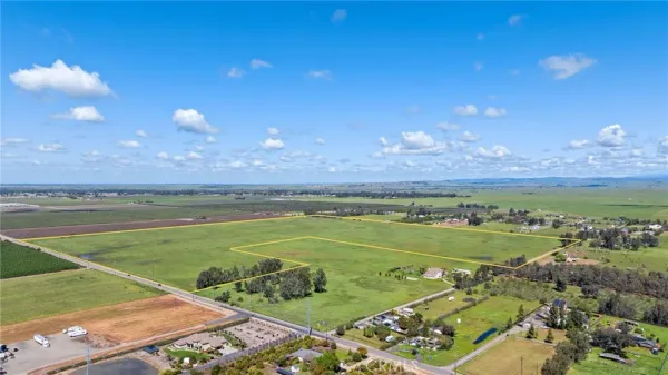 a view of a tennis court