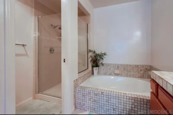 a en suite bathroom with a double vanity sink and a mirror