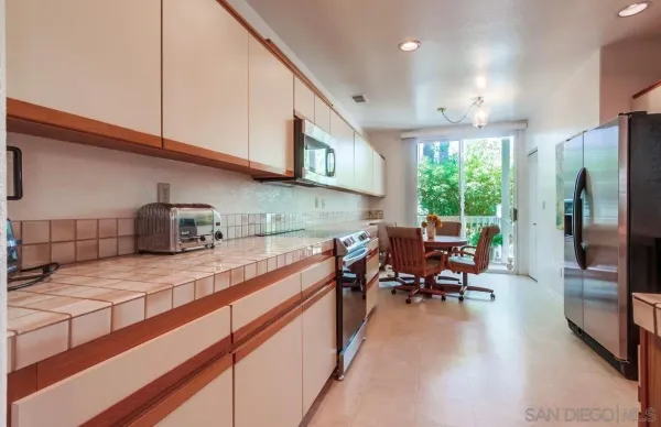 $5,000 | 8585 Via Mallorca, Unit 231, La Jolla, CA 92037