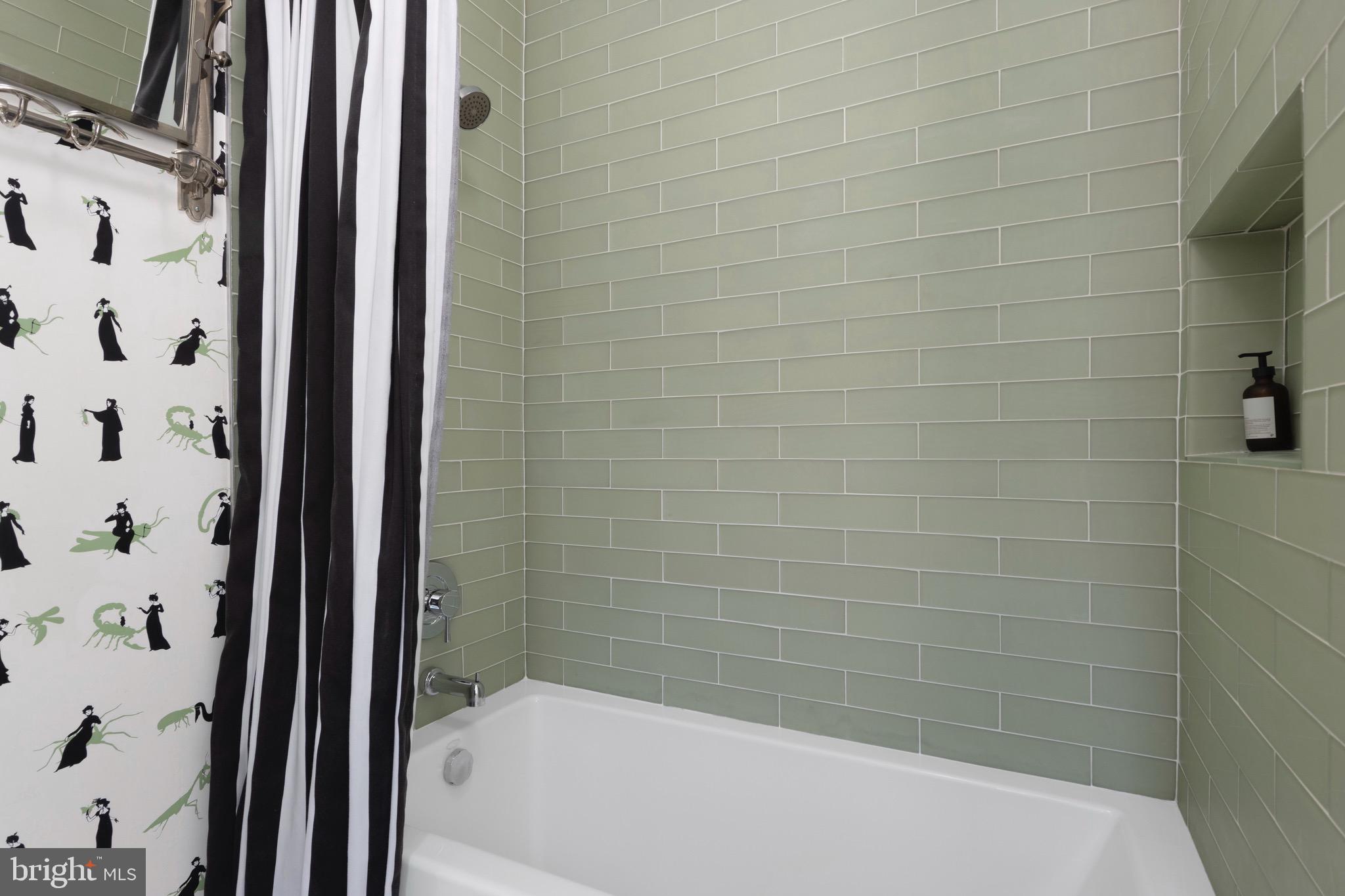 1732 Addison Street Philadelphia, PA 19146 - Photo 18 of 36 Soaking tub