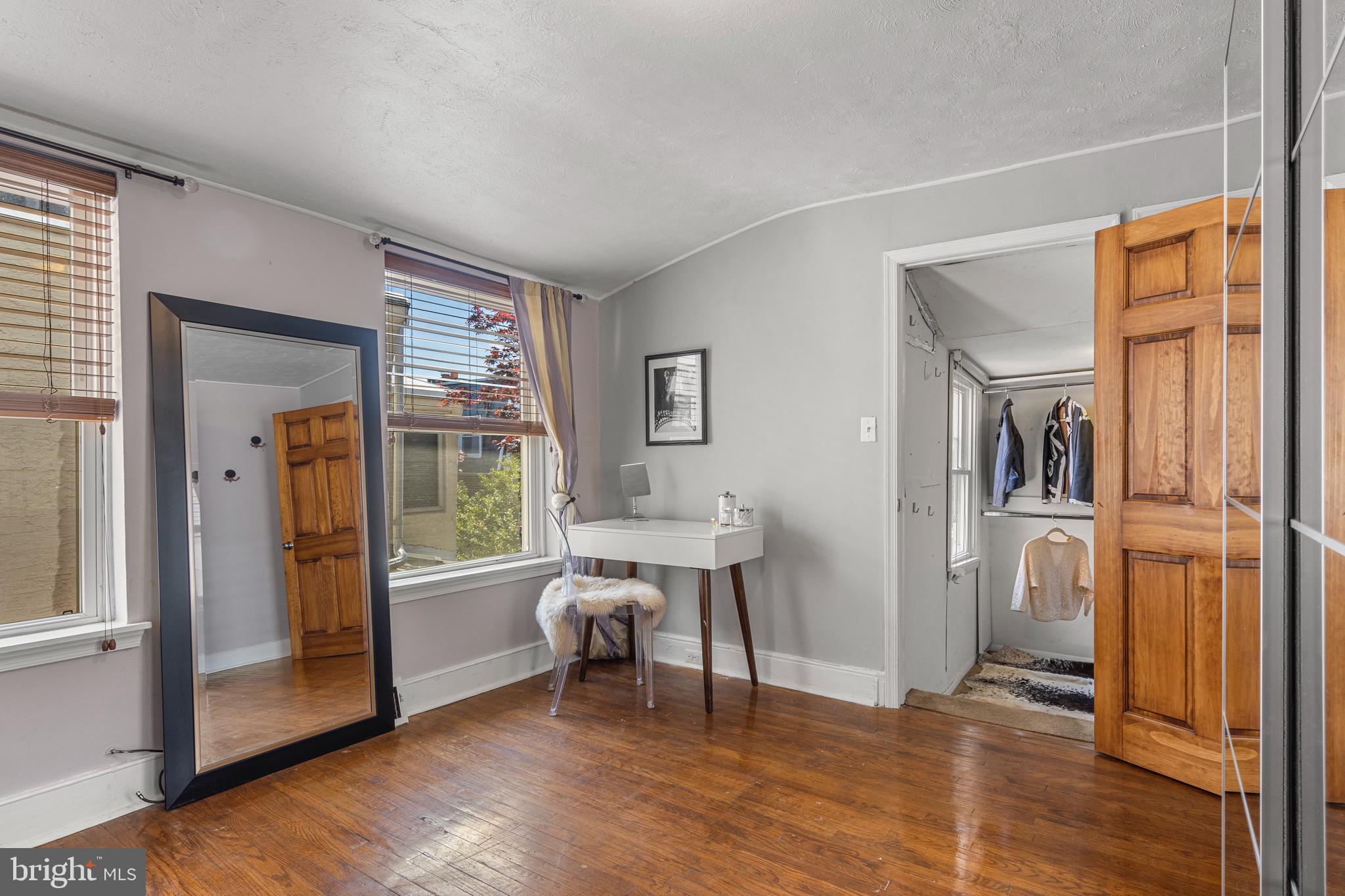 1732 Addison Street Philadelphia, PA 19146 - Photo 23 of 36 Third floor back bedroom with walk in closet