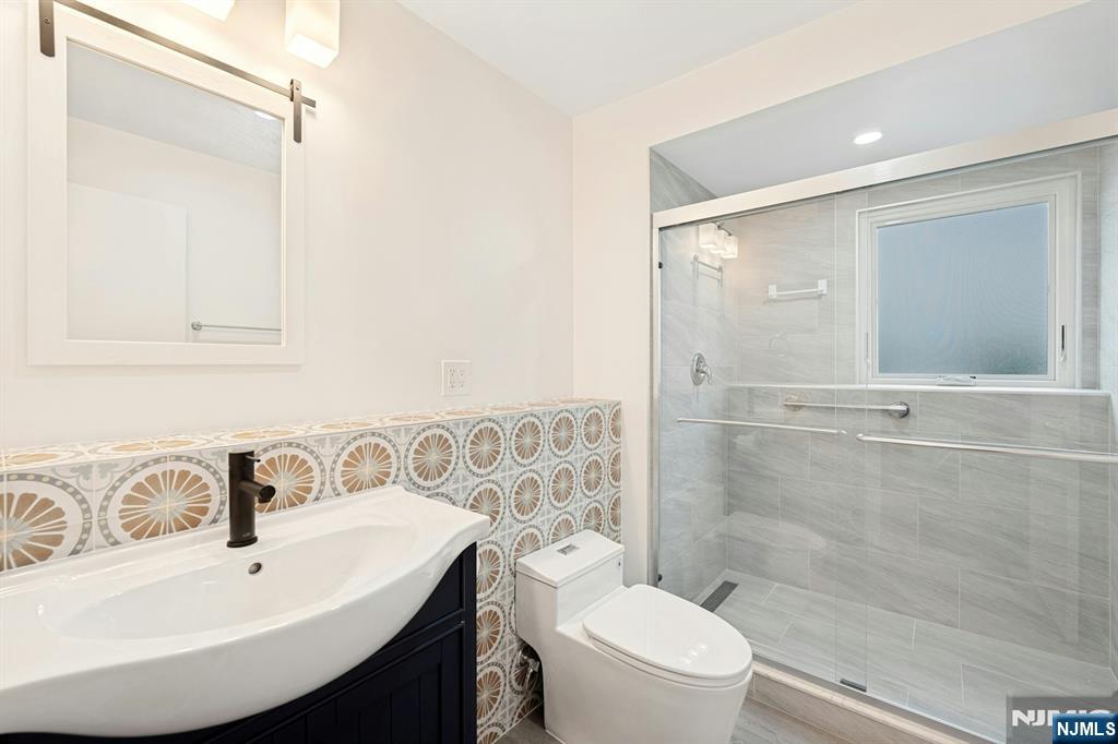 320 West Clinton Avenue Bergenfield, NJ 07621 - Photo 17 of 37