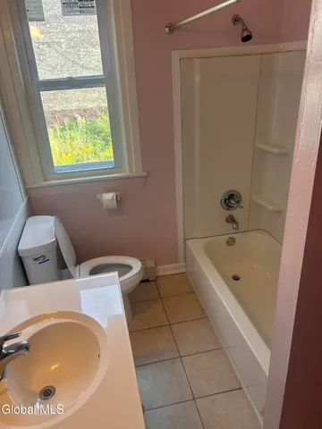 $1,900 | 361 Orange Street, Unit 1, Albany, NY 12206