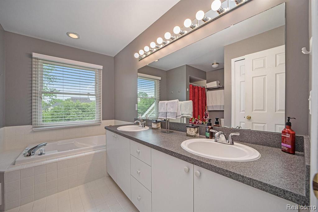 24386 Ridgeview Drive Farmington Hills, MI 48336 - Photo 40 of 42