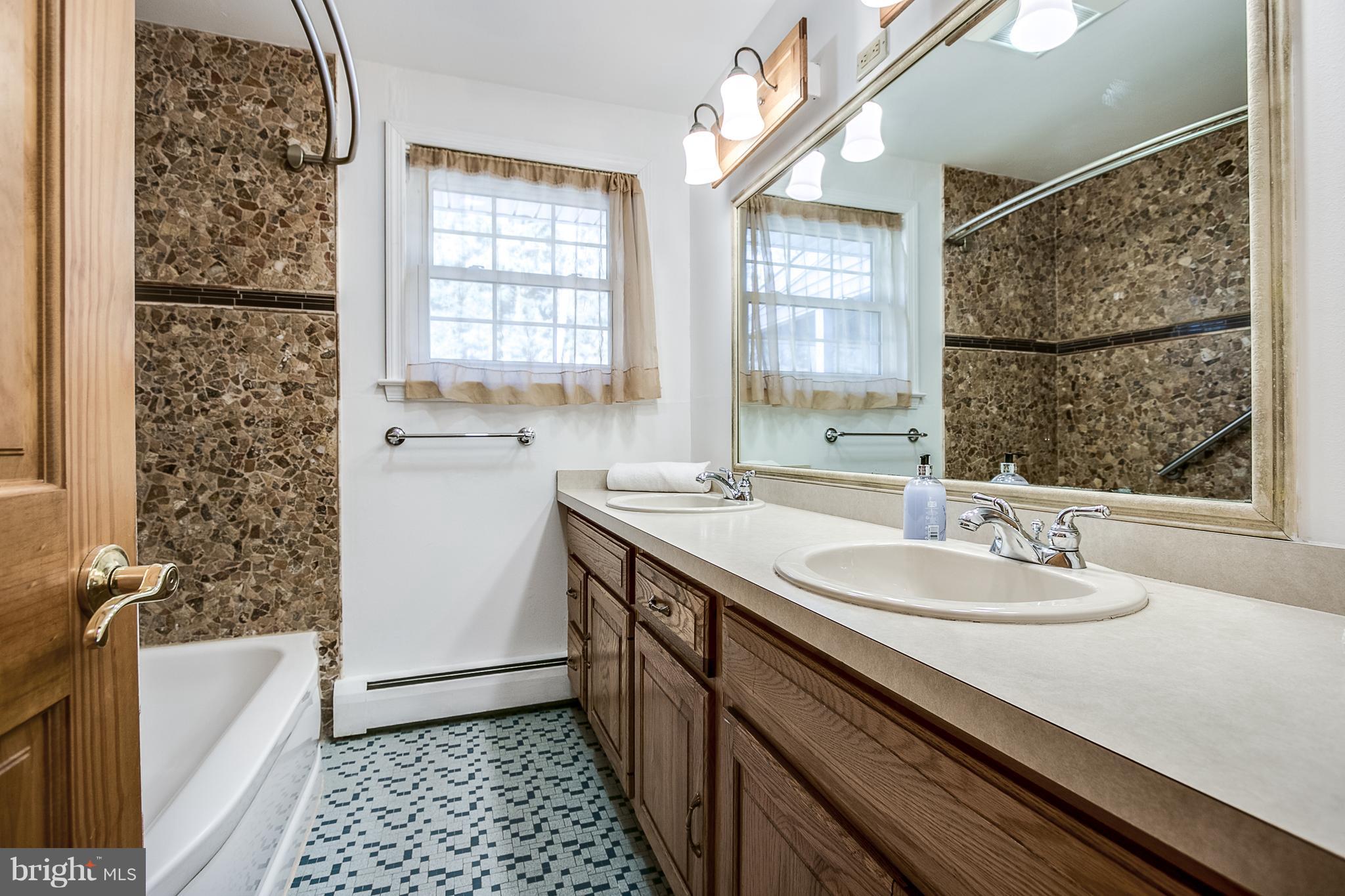 7 Hillendale Road Chadds Ford, PA 19317 - Photo 19 of 40 Hall bath