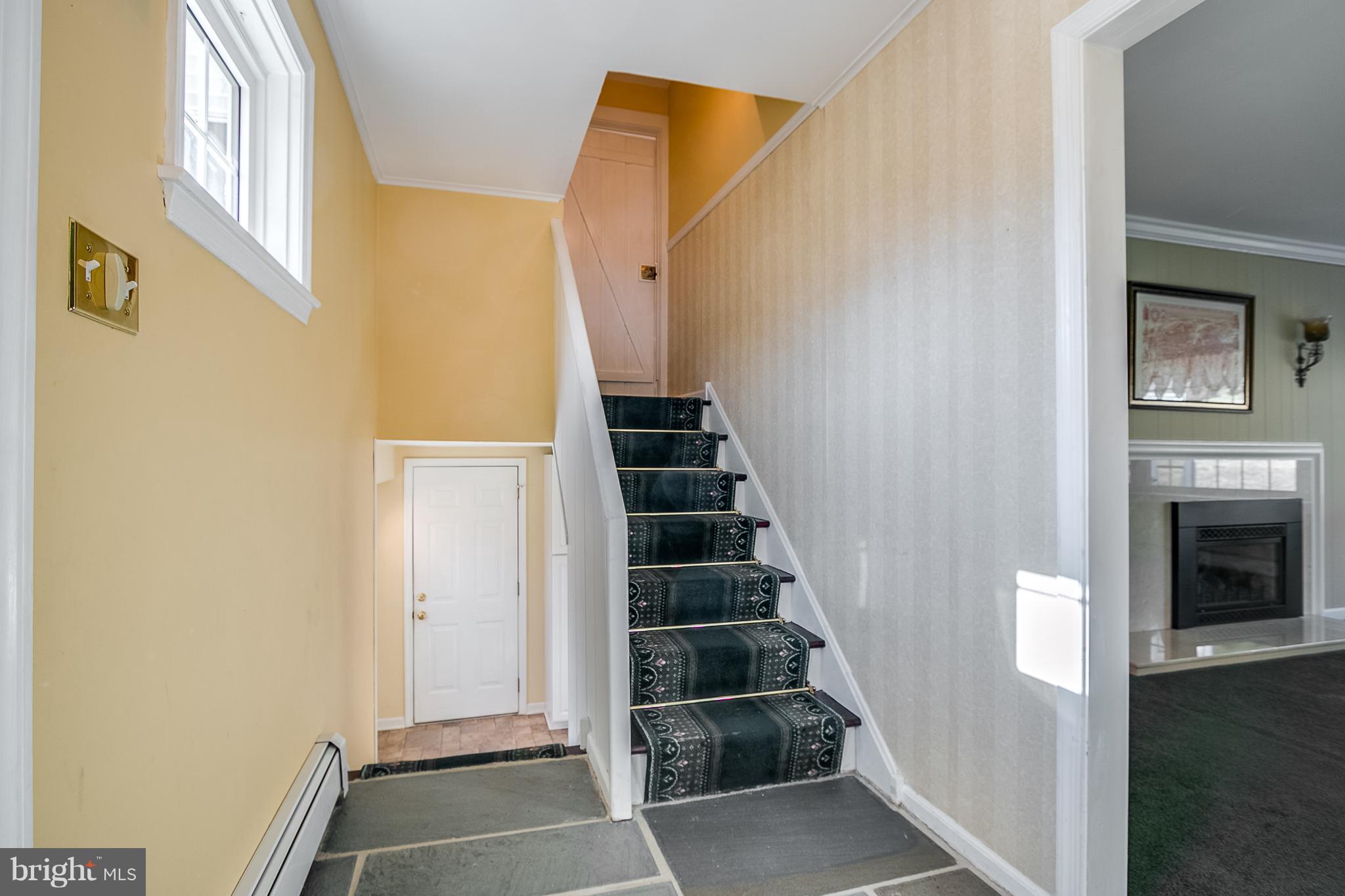 7 Hillendale Road Chadds Ford, PA 19317 - Photo 4 of 40 Front hall