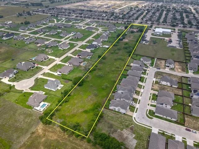 a view of a tennis court