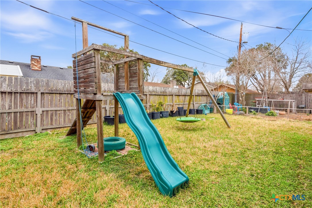 110 Rio Vista Drive Victoria, TX 77904 - Photo 5 of 25