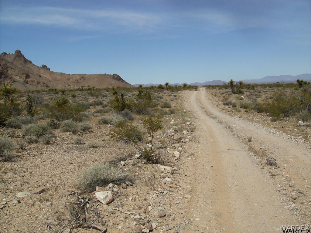 3448 Keystone Road Golden Valley, AZ 86413 - Photo 11 of 14 Keystone going north