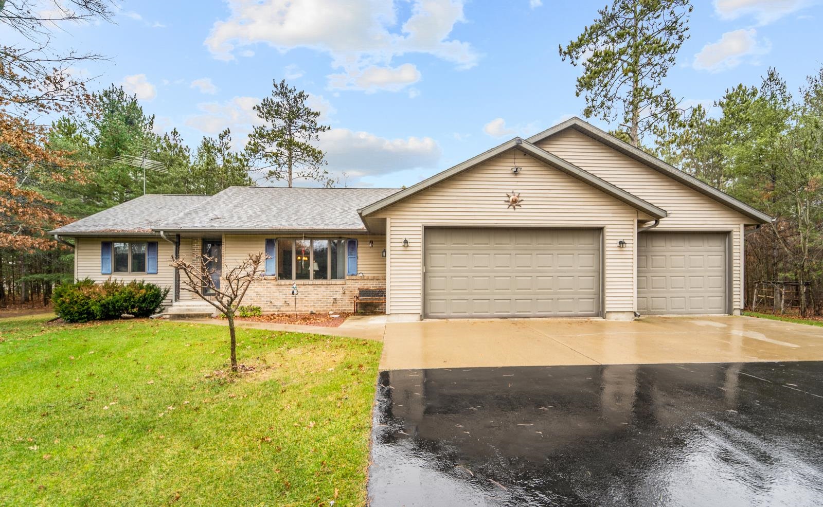 N2965 Oak Lane Clintonville, WI 54929 - Photo 1 of 1