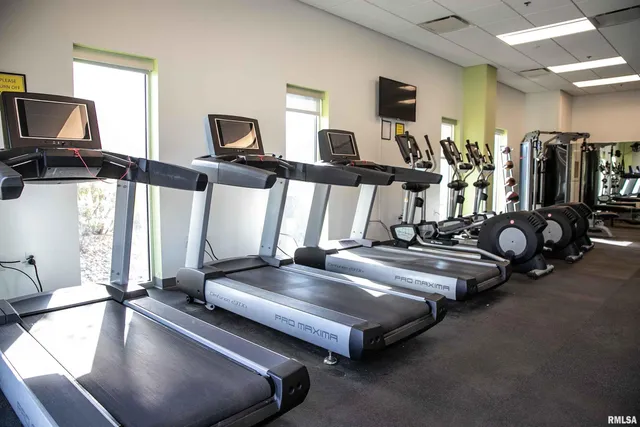 $1,499 | 2900 River Drive, Moline, IL 61265