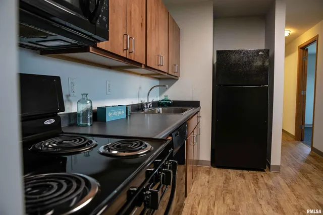 $1,499 | 2900 River Drive, Moline, IL 61265