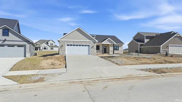 $389,900 | 11928 Tapered Bank Run, Fort Wayne, IN 46818