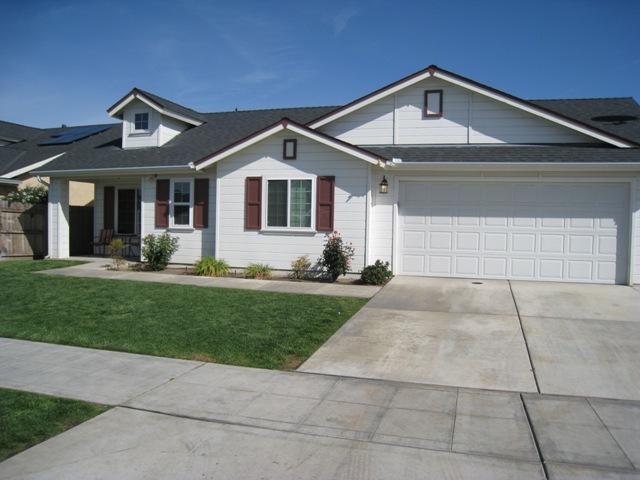 402 East Huntsman Avenue Reedley, CA 93654 - Photo 1 of 19 Gallery Image 1