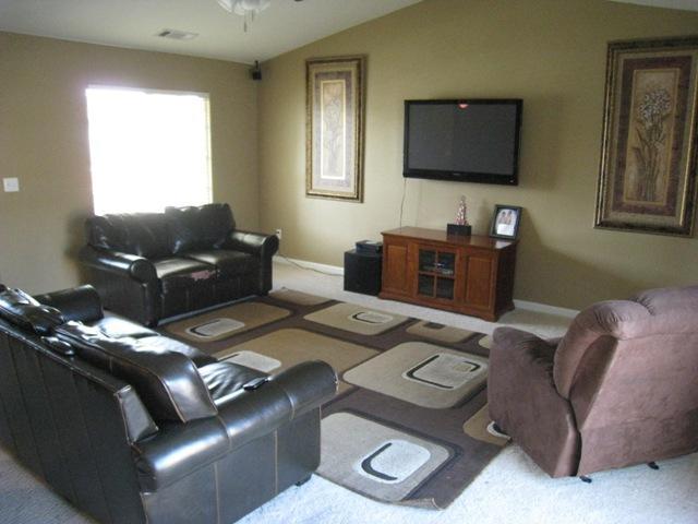 402 East Huntsman Avenue Reedley, CA 93654 - Photo 4 of 19 Gallery Image 4