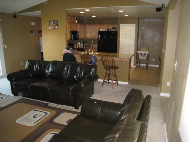 402 East Huntsman Avenue Reedley, CA 93654 - Photo 5 of 19 Gallery Image 5