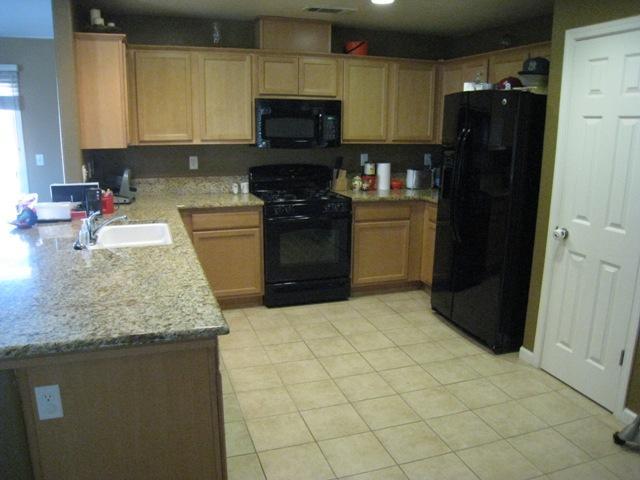 402 East Huntsman Avenue Reedley, CA 93654 - Photo 7 of 19 Gallery Image 7