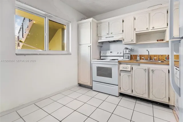 $155,000 | 5935 Del Lago Circle, Unit 209, Sunrise, FL 33313