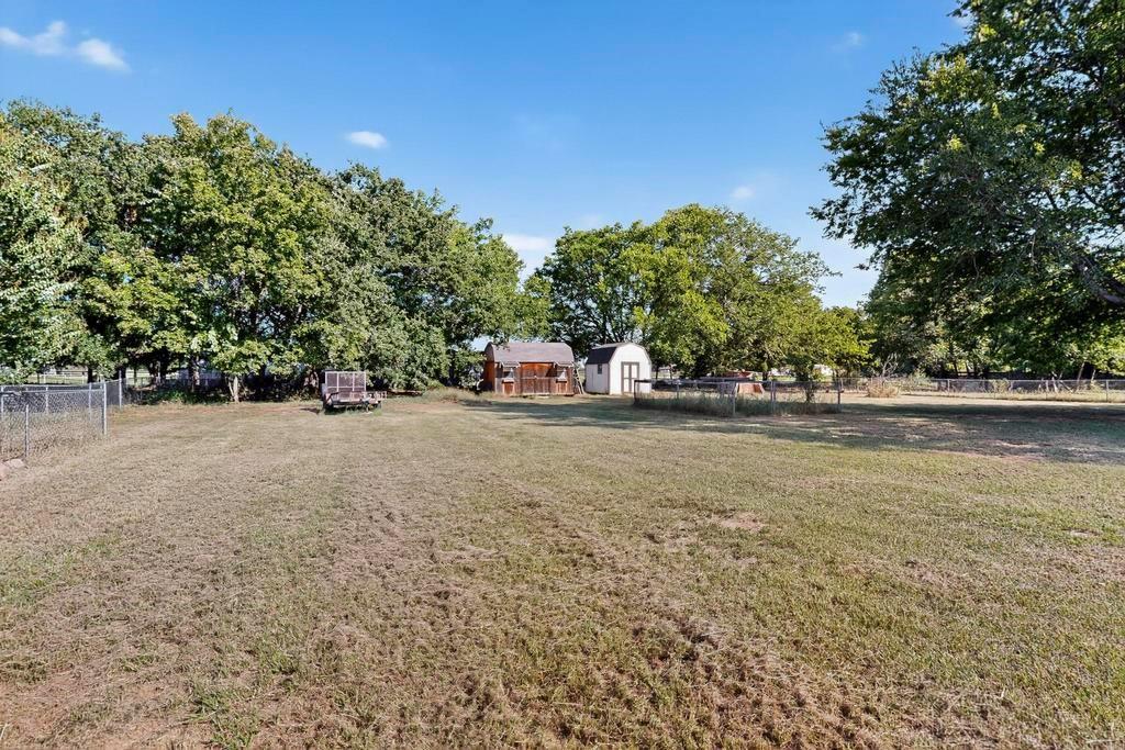 109 Pleasant Run Azle, TX 76020 - Photo 37 of 40 a view of patio with a yard