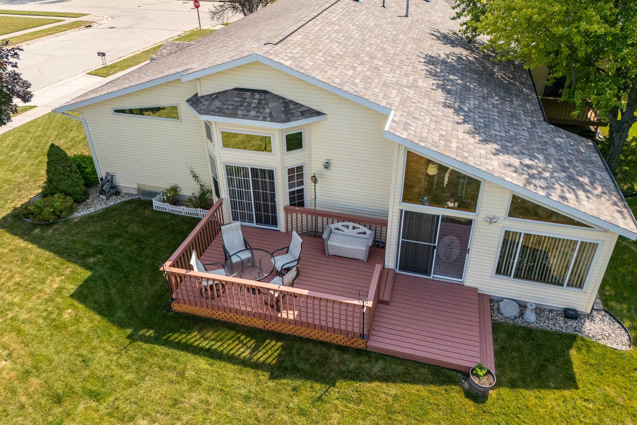 396 Robinson Road Oregon, WI 53575 - Photo 4 of 55 Gallery Image 4
