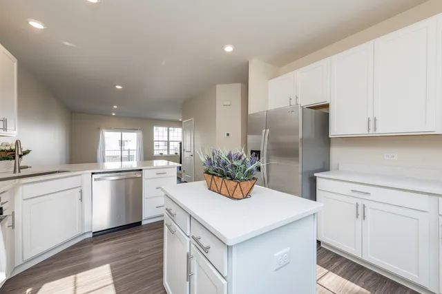 $3,250 | 804 Neubauer Circle, Lindenhurst, IL 60046