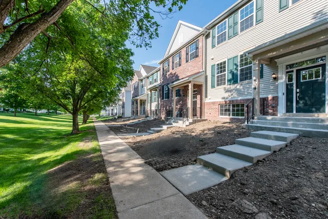 $3,250 | 804 Neubauer Circle, Lindenhurst, IL 60046